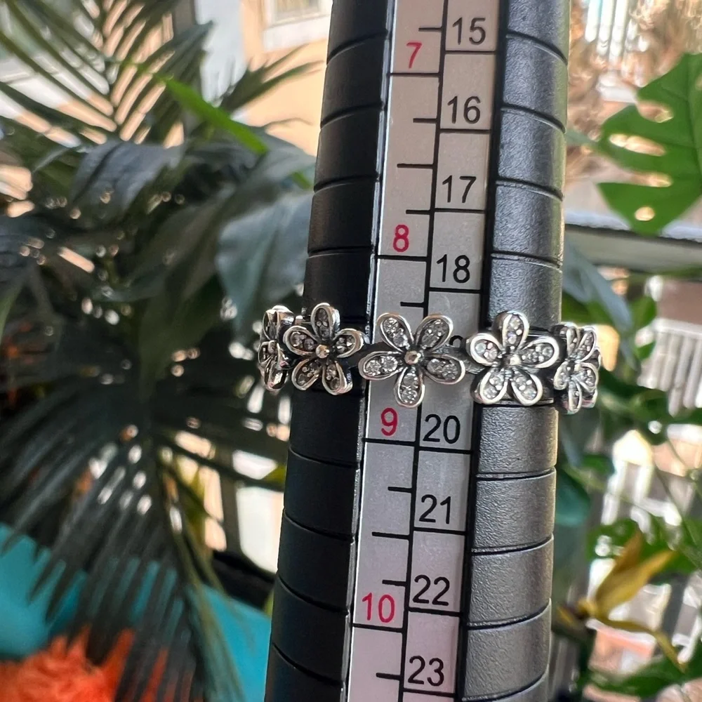 Sparkling Daisy Flower Eternity Ring - Size 8.45